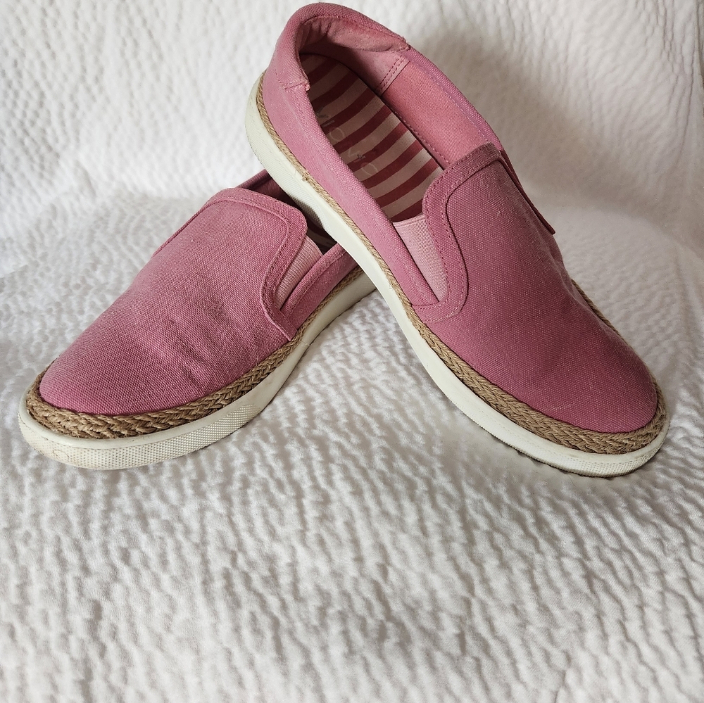 Viconic Rae Canvas Slip-Ons
